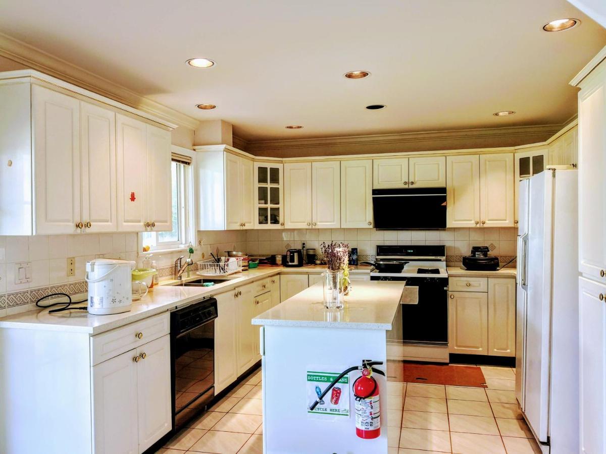 Great Guest Suite In A Gorgeous House New Westminster Luaran gambar